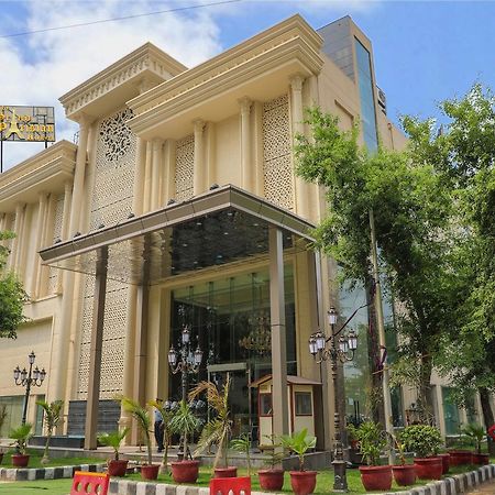 Hotel The Grand Parisian Delhi  Exterior foto