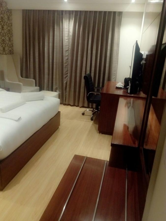 Hotel The Grand Parisian Delhi  Exterior foto